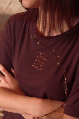 „Every woman needs“ marškinėliai