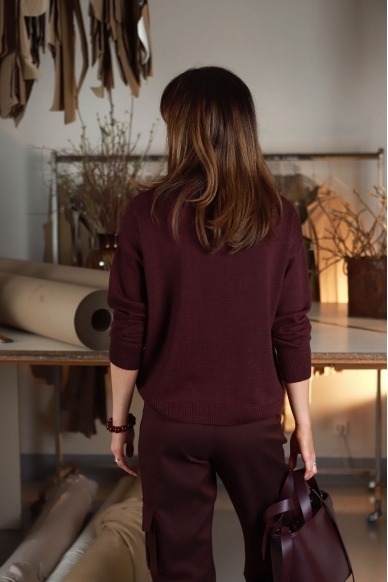 „Lordas“ burgundy spalvos merino vilnos megztukas 2 „Lordas“ burgundy spalvos merino vilnos megztukas 2